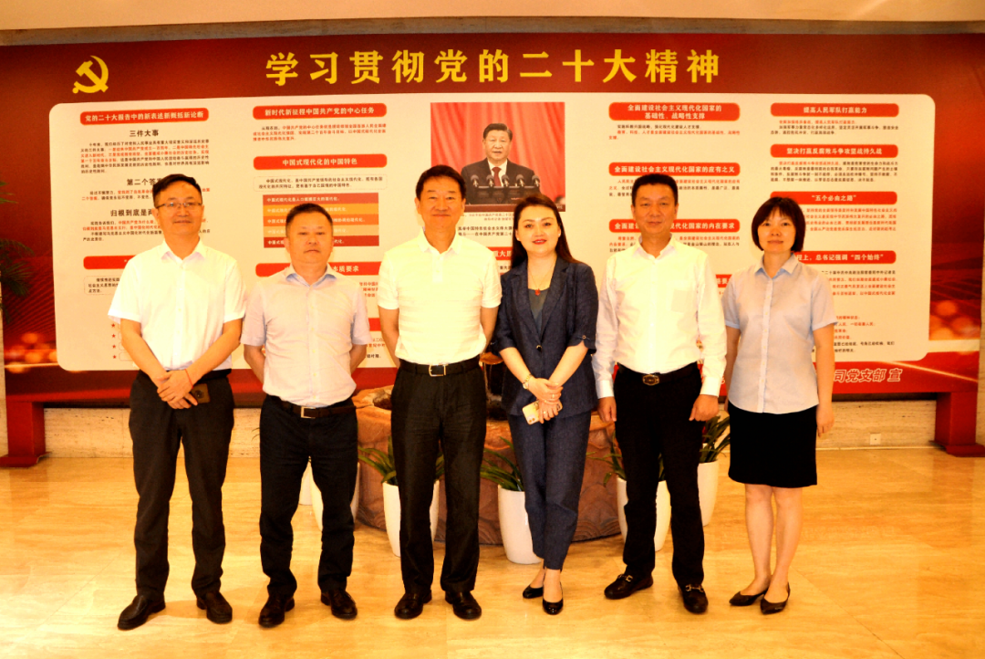 四川尊龙凯时集团党委书记、董事长任丁调研花园宾馆