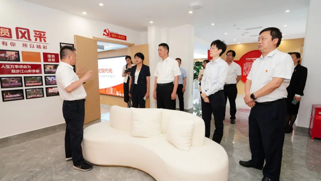 福建省人民政府国有资产监督管理委员会修兴高一行莅临尊龙凯时党？疾斓餮